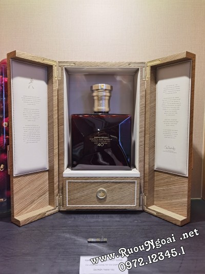 Rượu Johnnie Walker Master's Ruby Reserve 40YO